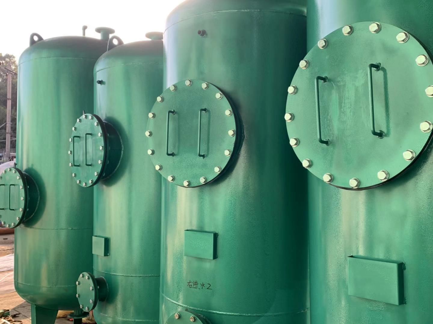 組合式一體化凈水設(shè)備準(zhǔn)備裝車發(fā)往工地 組合式一體化凈水設(shè)備準(zhǔn)備裝車發(fā)往工地